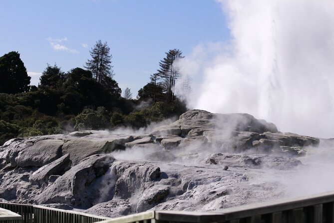 2-Day Hobbiton, Rotorua, Waitomo Caves Tour from Auckland with Accommodation - An evening at Mitai Maori Village