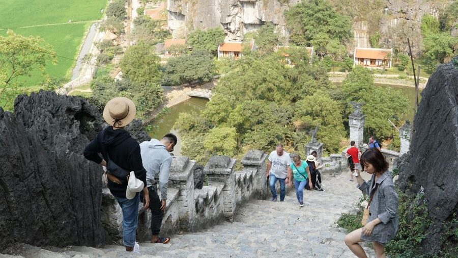 2 day Trang An - Mua cave - Cycling with Bungalow stay - Mua Cave and the 500-step climb