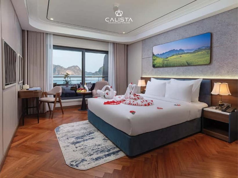 2D1N Halong Bay 6-Star Cruise: Fine Dining, Cave & Kayaking - Sunrise Tai Chi and the Luon Cave morning