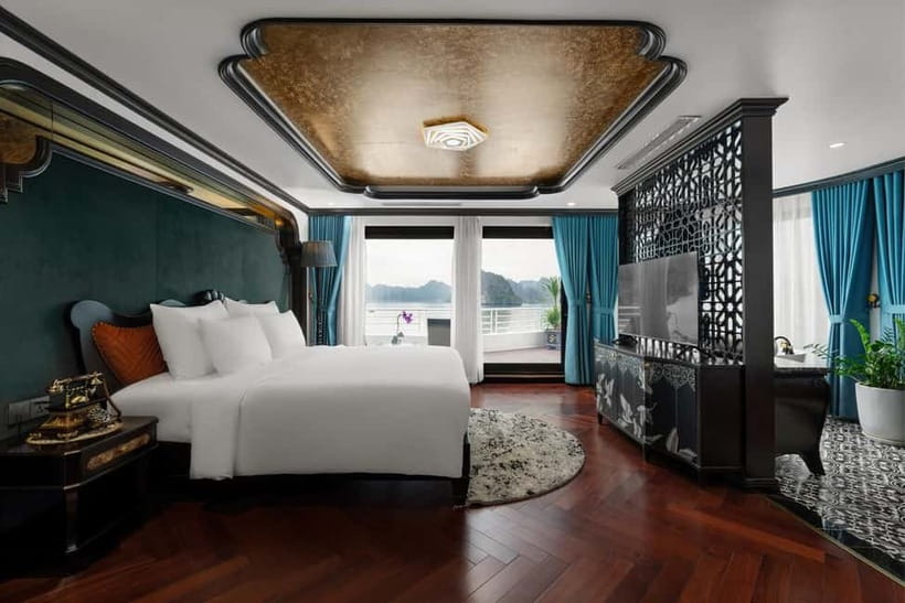 2D1N Halong Bay 6-Star Cruise: Fine Dining, Cave & Kayaking - Food, service, and onboard comfort