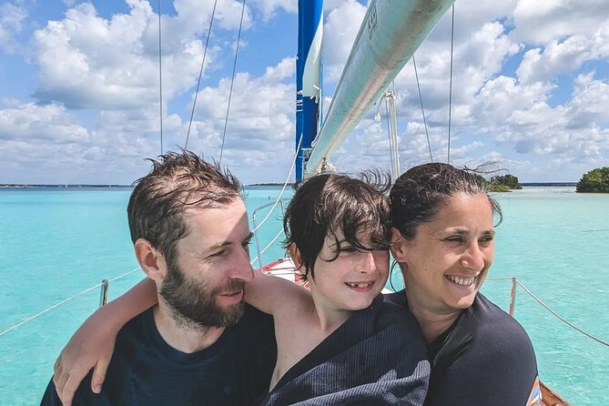 6hrs of Sailing in Bacalar Lagoon: discover Cenotes, Islands and Stromatolites. - A private boat makes the day calmer