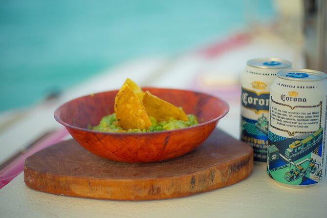 6hrs of Sailing in Bacalar Lagoon: discover Cenotes, Islands and Stromatolites. - Food and drinks make six hours easier