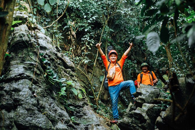 Abandoned Valley Adventure - E Cave & Golden Cave - 1D - The 2.5-kilometer return walk