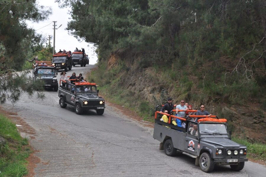 Alanya: Jeep Tour with Dim Cave, Waterfall with Dimcay Lunch - Who will enjoy this Jeep day