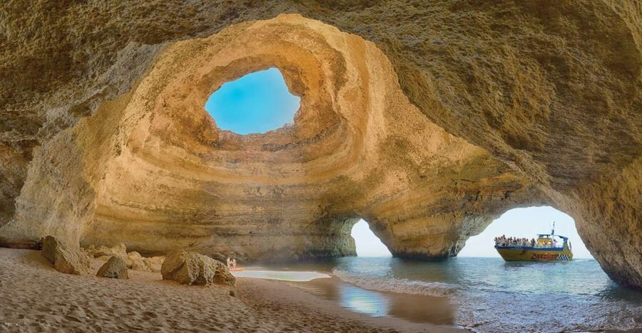 Albufeira: 2.5-Hour Benagil Caves & Dolphin Watching - Guides, languages, and the human side