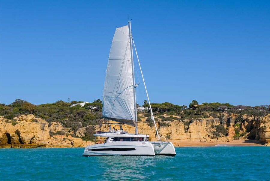 Albufeira: 3-Hour Benagil Caves & Coastline Tour - "Unwind" - From Albufeira Marina to the Benagil coast