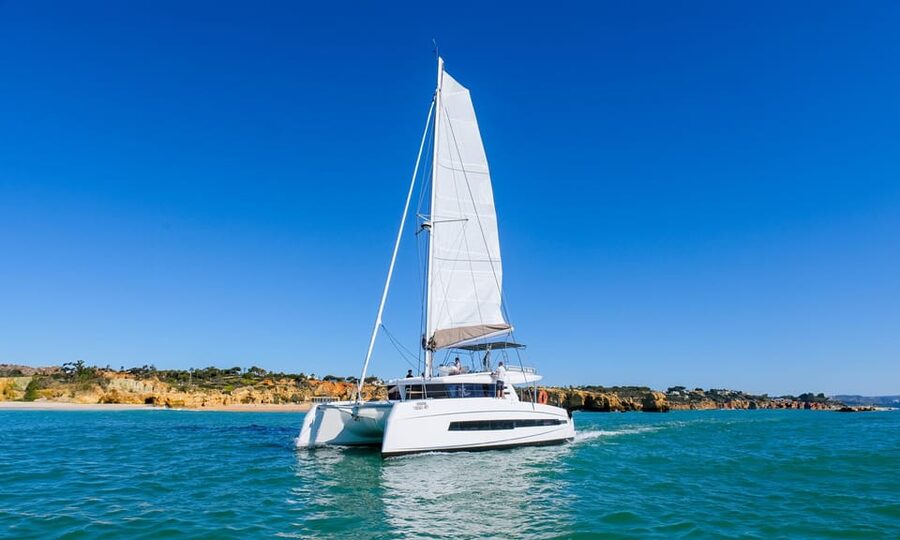 Albufeira: 3-Hour Benagil Caves & Coastline Tour - "Unwind" - Who should choose this cruise?