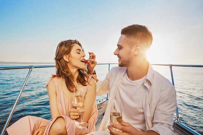 Albufeira: 3 Hours Benagil Caves & Coastline Tour - "Unwind" - Why the small catamaran matters