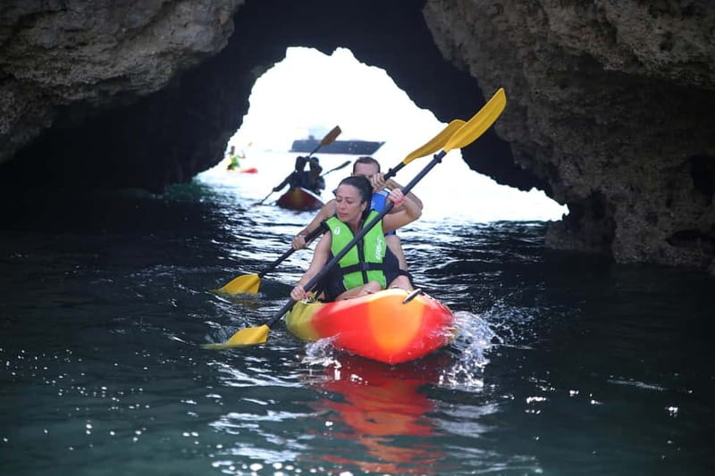 Albufeira: Hidden Beaches & Cliffs Guided Kayak Cave Tour - The 15-minute break at Praia das Salamitras