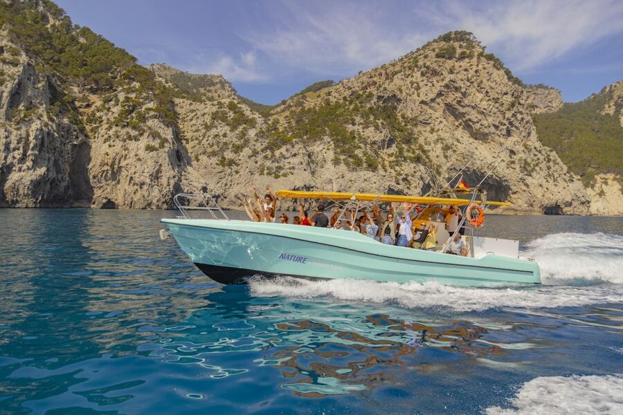 Alcudia: Pirate Cave, Parc Natural & Snorkel - The crew and family appeal