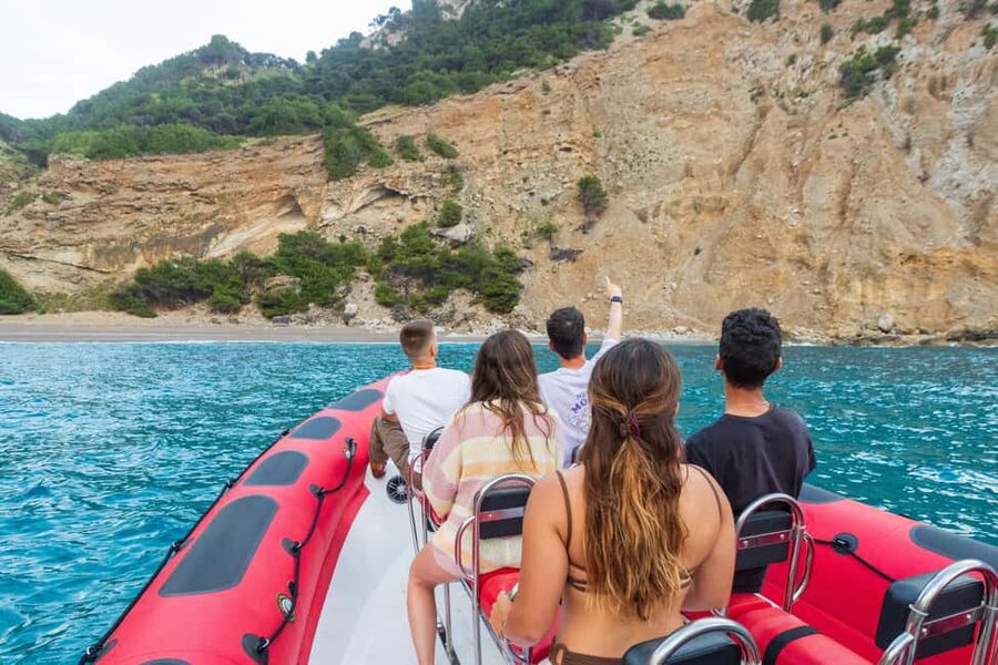 Alcudia: Sightseeing, Sea Caves & Snorkel Speedboat Tour - The guides shape the mood