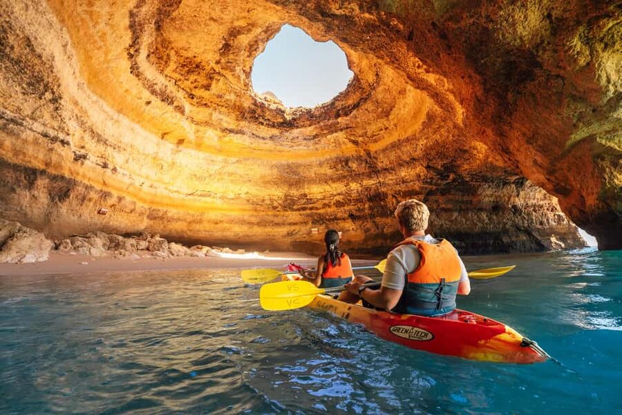 Algarve: Benagil Cave Sunrise Kayak Tour with Shower Use - The 20-minute safety briefing