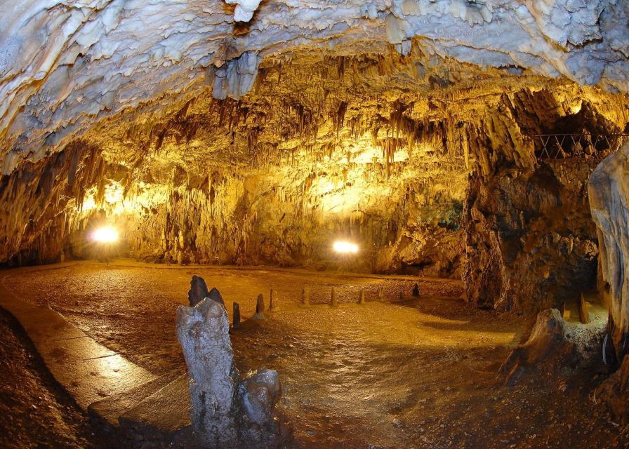 Argostoli: Explore Fiskardo, Myrtos Beach, Melissani Cave - Myrtos Beach: a famous view, not a swim stop