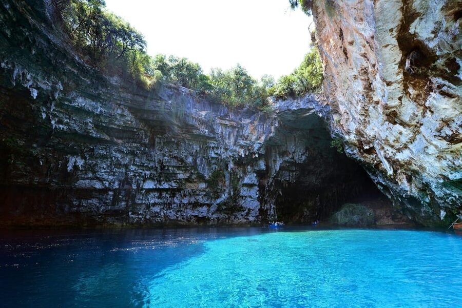 Argostoli: Melissani & Drogarati Cave Tour with Wine Tasting - Booking details that matter