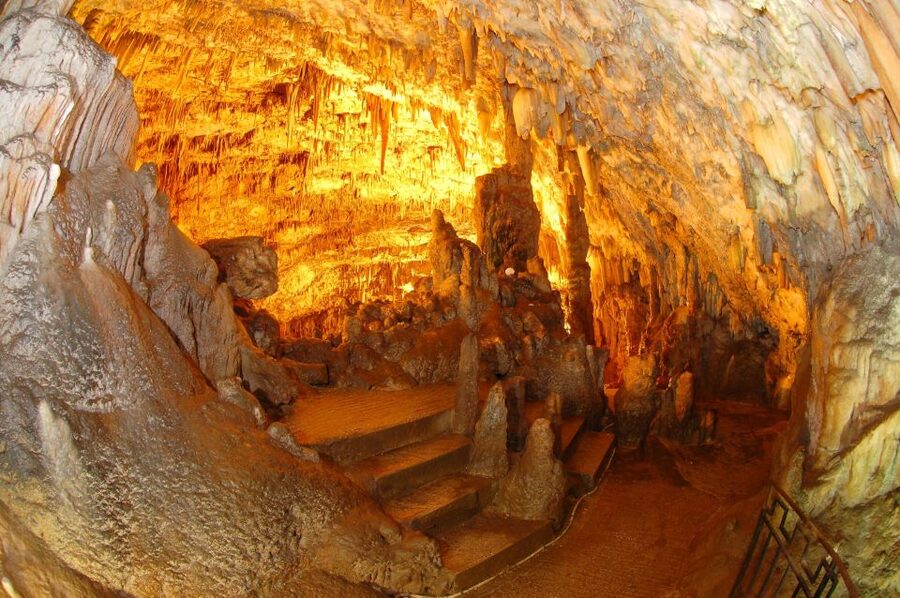 Argostoli: Melissani & Drogarati Cave Tour with Wine Tasting - Getting started from Argostoli and the resorts