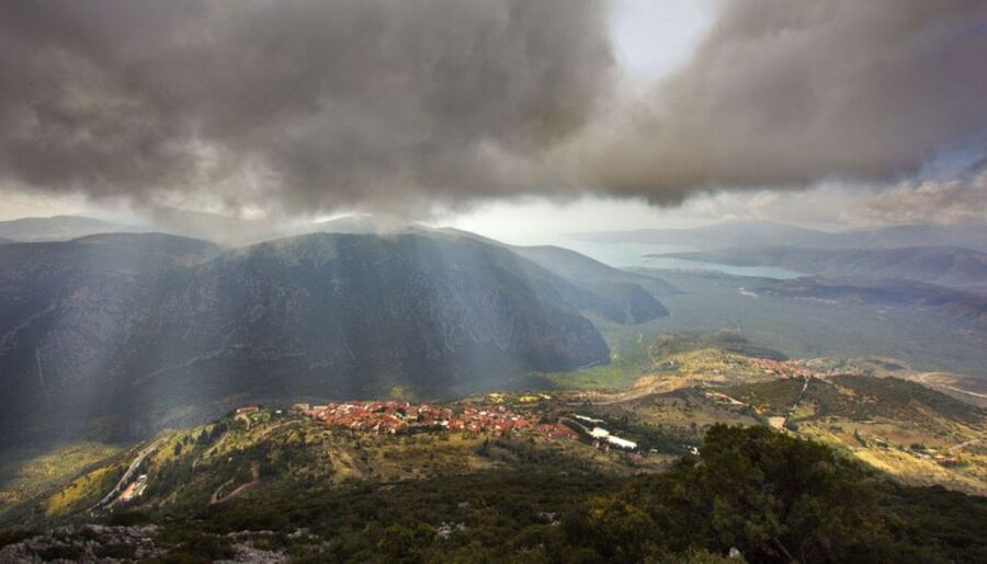 Athens: Delphi, Corycian Cave, and 300 Battlefield Day Trip - Corycian Cave is the day’s real adventure