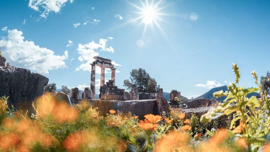 Athens: Delphi, Corycian Cave, and 300 Battlefield Day Trip - Arachova gives you a quick mountain welcome
