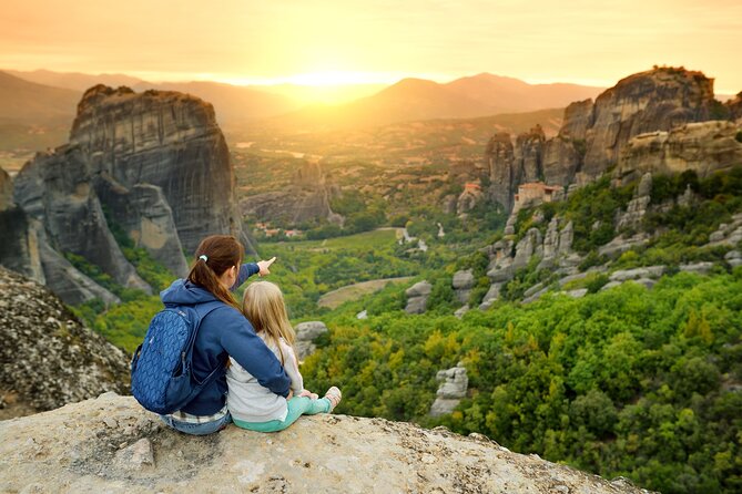 Athens: Meteora Monasteries, Caves & Coastal Stopovers with Lunch - Leaving Athens from Larissis Station