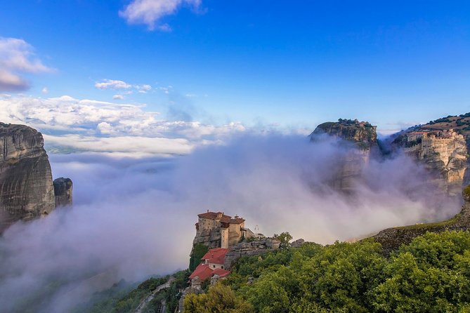 Athens: Meteora Monasteries, Caves & Coastal Stopovers with Lunch - Kastraki provides lunch beneath the Meteora cliffs