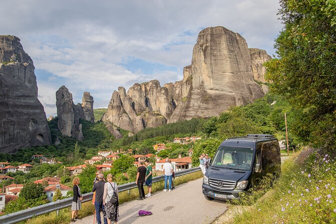 Athens: Meteora Monasteries, Caves & Coastal Stopovers with Lunch - The other three monasteries are made for the camera