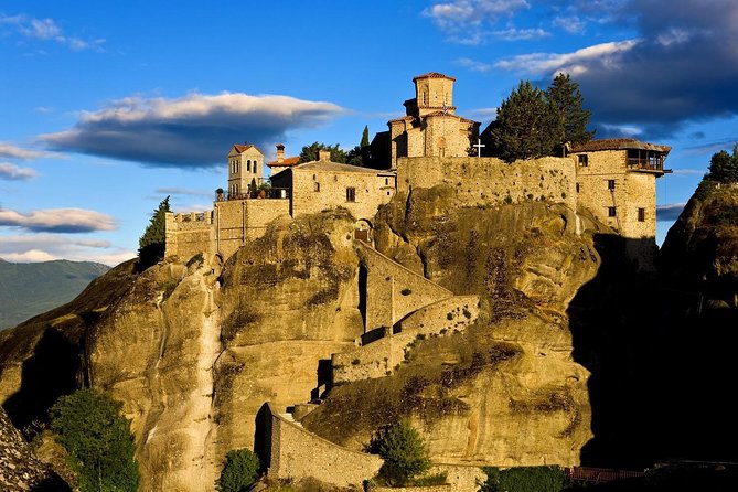 Athens: Meteora Monasteries, Hermit Caves Tour with Pickup - Arriving in Kalambaka and switching vehicles