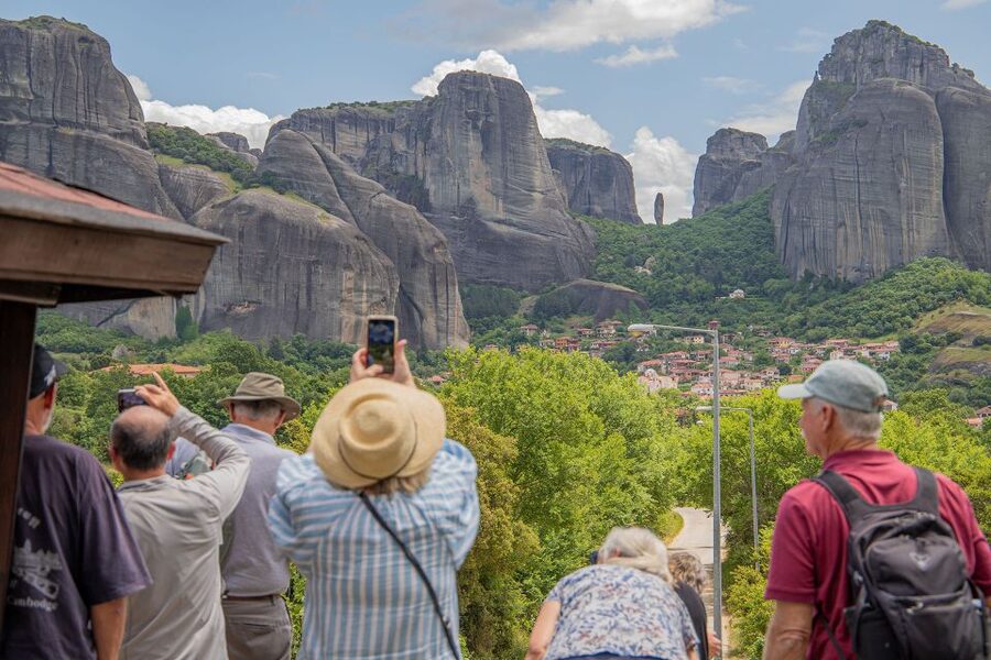 Athens to Meteora: Monasteries & Hidden Caves Bus Tour - Viewpoints built for memorable photographs