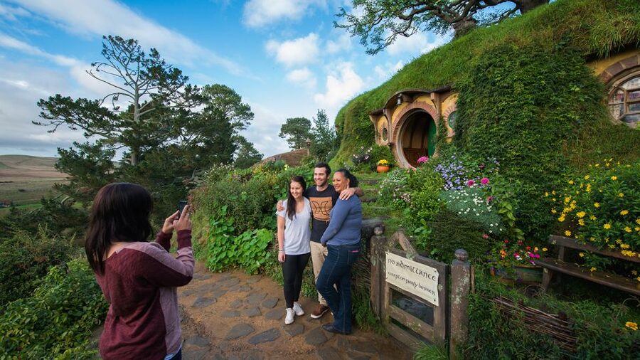 Auckland: Hobbiton & Waitomo Caves Small-Group Tour & Lunch - My verdict on the $226 price