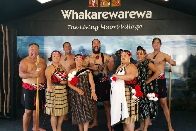 Auckland: Rotorua Māori Village, Waitomo Caves & Lunch - Geothermal features with a human setting