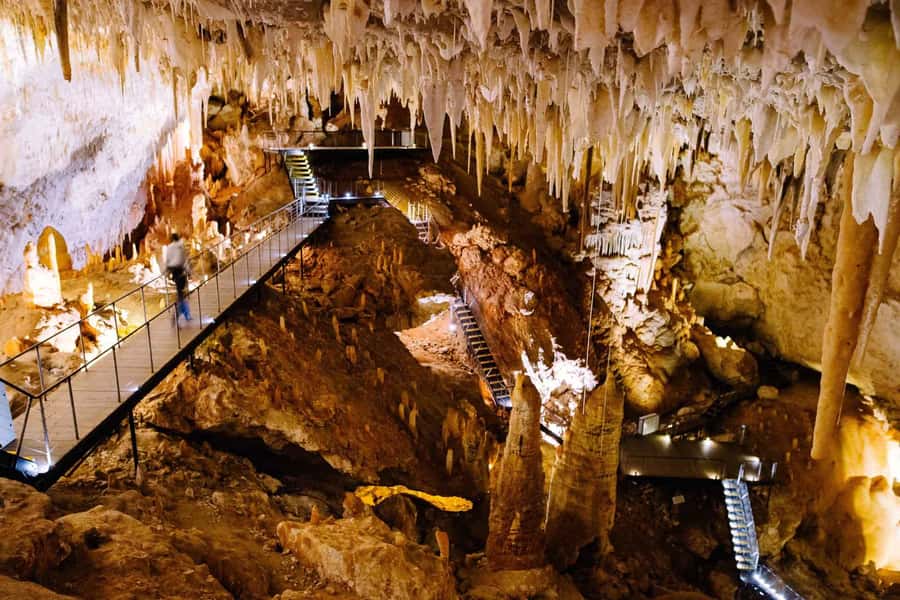 Augusta: Jewel Cave Fully-Guided Tour - Three chambers and a changing sense of scale
