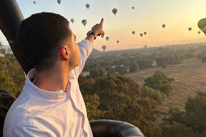 Balloon flight / Breakfast in the cave / CDMX pick-up + Pyramids - One and a half hours at Teotihuacan