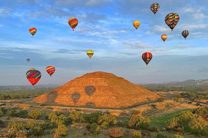 Balloon flight + pick up in CDMX + Breakfast in Cave + Pyramids - The morning begins long before sunrise