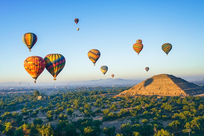Balloon flight + pick up in CDMX + Breakfast in Cave + Pyramids - Floating over Teotihuacan at first light
