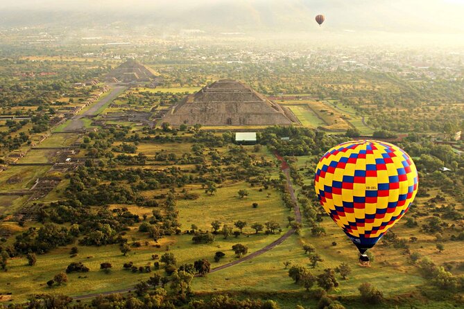 Balloon Flight with Breakfast in a Natural Cave and Transportation from CDMX - Exploring the pyramids on limited time