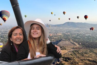 Balloon flight with breakfast in Cave and Pyramids tour from CDMX