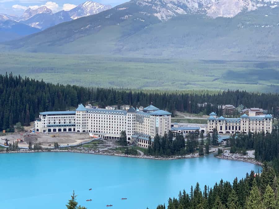 Banff: Lake Louise, Moraine Lake, Gondola, Cave & Basin Tour - Who will enjoy this tour most
