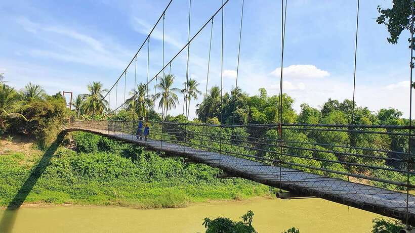 Battambang: Tuk-Tuk, Bamboo Train, Killing/Bat Caves, Sunset - Villages, farms, and the wobbly suspension bridge