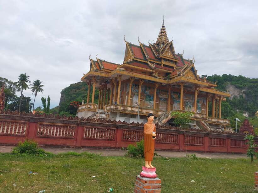 Battambang: Tuk-Tuk, Bamboo Train, Killing/Bat Caves, Sunset - Battambang by tuk-tuk: a quick lesson in city life