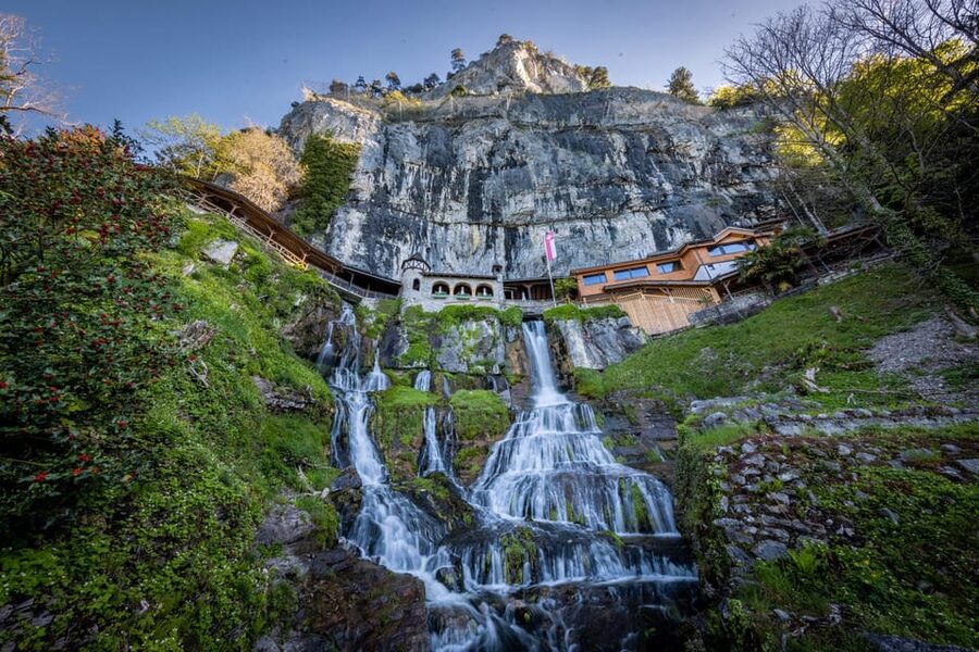 Beatenberg: Beatus Caves Entry Ticket with Museum - The waterfall, lake views, and café