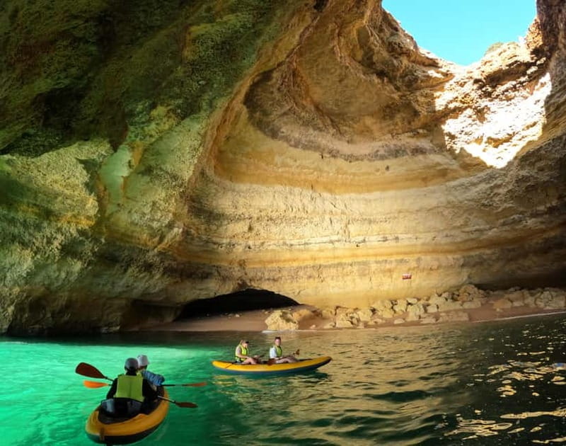Benagil cave 1 hour tour with local guide - Paddling the 15 minutes to Benagil Cave