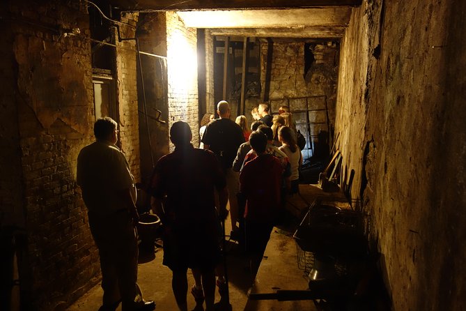 Beneath The Streets Underground History Tour - What the guides add to the experience