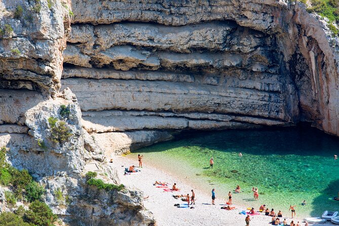 BLUE CAVE & 5 islands tour from Hvar - What the crew adds to the day