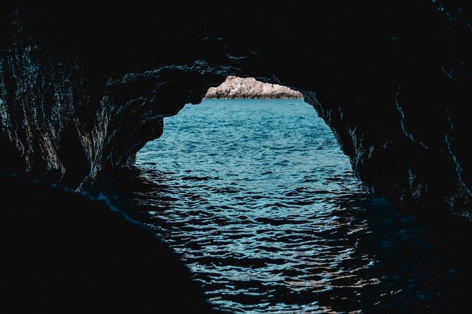 Blue Cave & 6 Islands Speedboat Tour From Split or Podstrana - What this Split speedboat day is really like