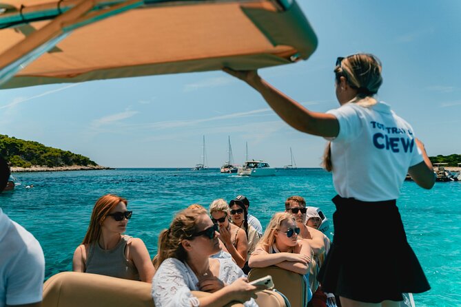 Blue Cave & 6 Islands Speedboat Tour From Split or Podstrana - Coffee and calm in Komiža
