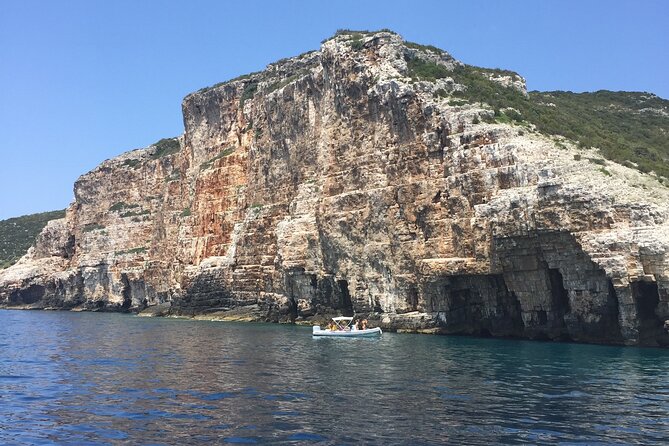 Blue Cave and Town Hvar with 5 Island Boat Tour - Hvar town in a compressed visit