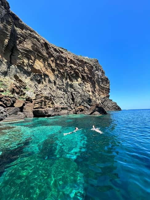 Boat Tour: Island hopping by dinghy with cave visits and snorkeling - What the Marine Reserve Adds