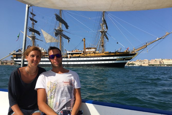 Boat tour of Ortigia Island and sea caves - Sea caves, rock formations, and changing conditions