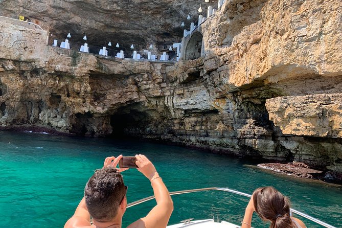 Boat tour of the Polignano a Mare caves with aperitif - Why Polignano looks better from the sea