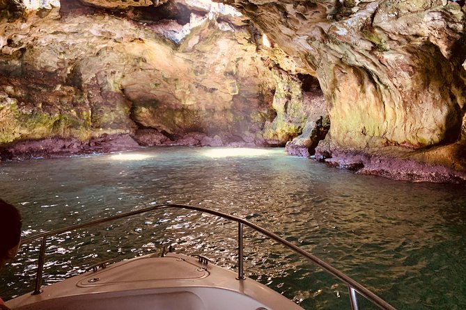 Boat tour of the Polignano a Mare caves with aperitif - Grottone and the old seaside cinema