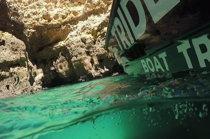 Boat Trip to the Benagil Caves from Armação de Pêra - What the guides add to the ride