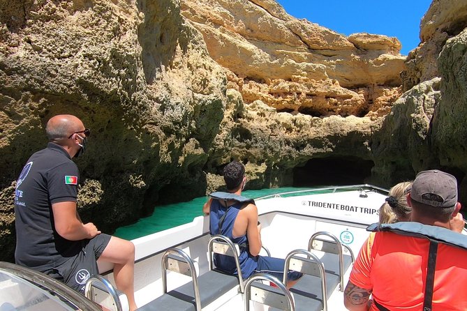 Boat Trip to the Benagil Caves from Armação de Pêra - The first coves, from Beijinhos to Nossa Senhora da Rocha